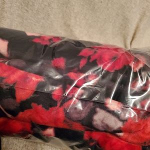 Victoria's Secret Bedding - Red Rose Plush Fuzzy Victoria Secret Blanket Victoria's Secret Bedding - Red Rose Plush Fuzzy Victoria Secret Blanket